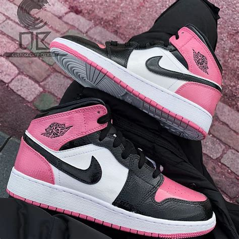 nike schwarz pink|pink Nike shoes.